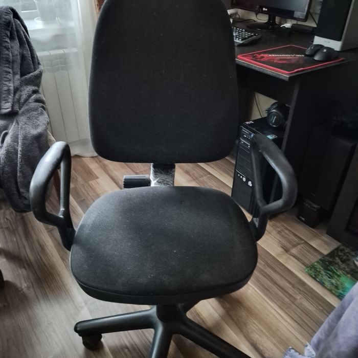 Комп'ютерне крісло.