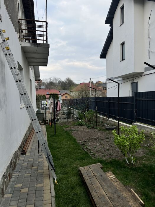 Продаж будинку квартирного типу з ремонтом, ділянкою та гаражем вул. Шкільна, Зимна Вода