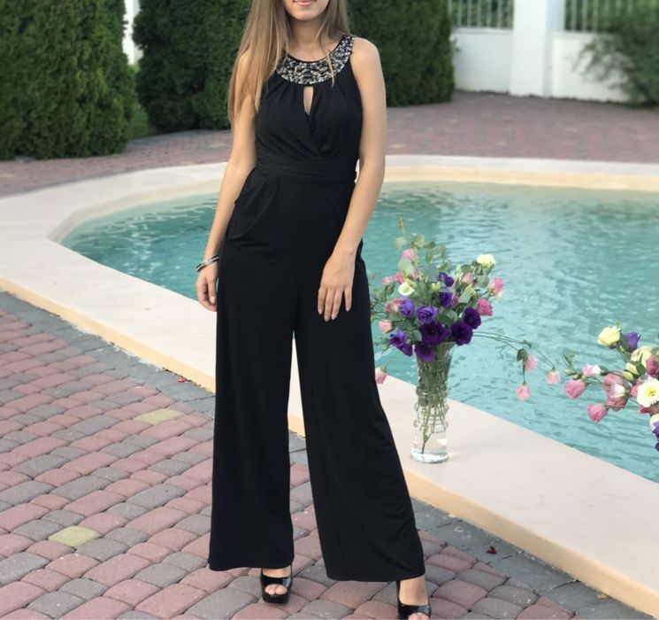 Продам чорний святковий комбінезон