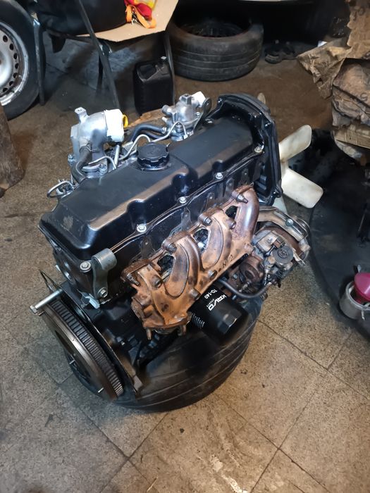 Vende-se um motor de Toyota 2L, 2.4 CC, para Toyota Hiace. Hilux, Toyota Dina 150, e Land-Cruizer