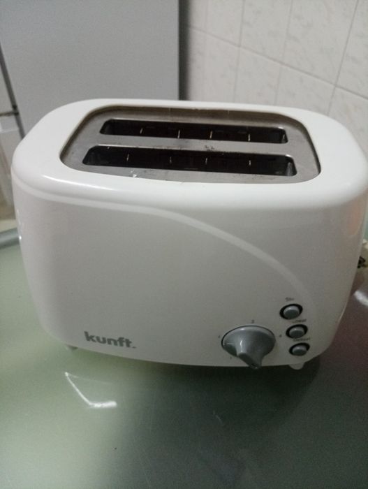 torradeira eletrica - Kunft. Em excelente estado.
