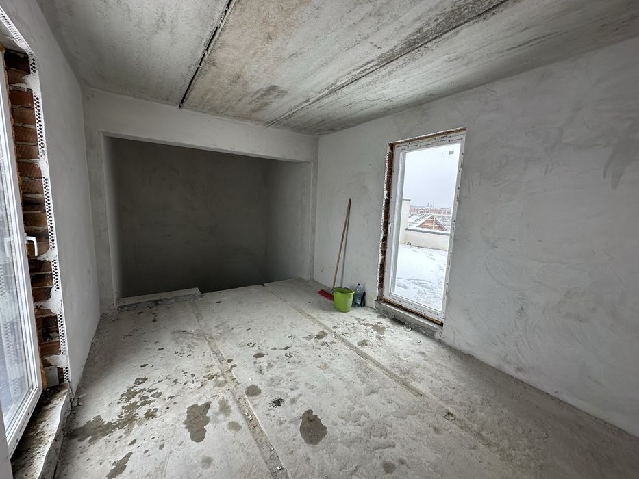 Просторий таунхаус 140м2 з терасами і балконом +50м2 в Крихівцях