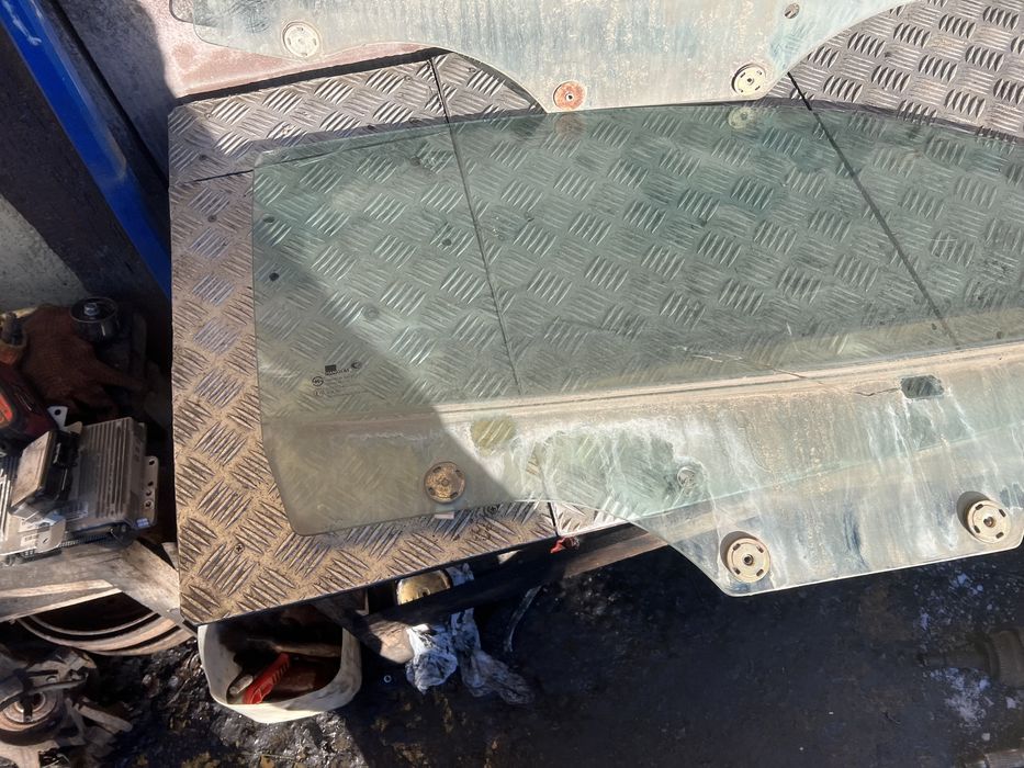 Стекло в дверь Хюндай купе hyundai coupe 96год