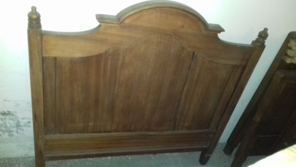 Cama solteiro antiga