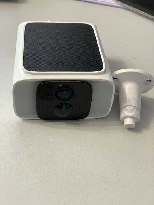 Zewnętrzna inteligentna kamera solarna.