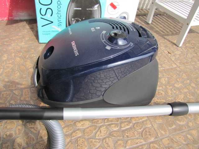 Odkurzacz podłogowy Siemens VS06A111 Moc: 600W pojemność: 4L