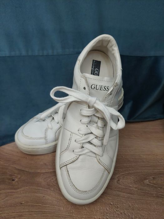 Skórzane trampki Guess rozm. 40