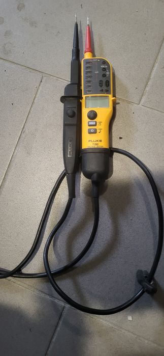Fluke tester napiecia