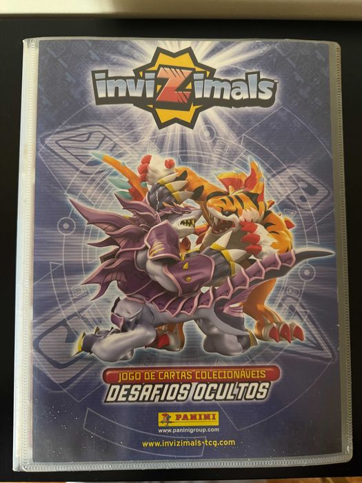 Caderneta Invizimals Desafios Ocultos da Panini com 475 Cartas