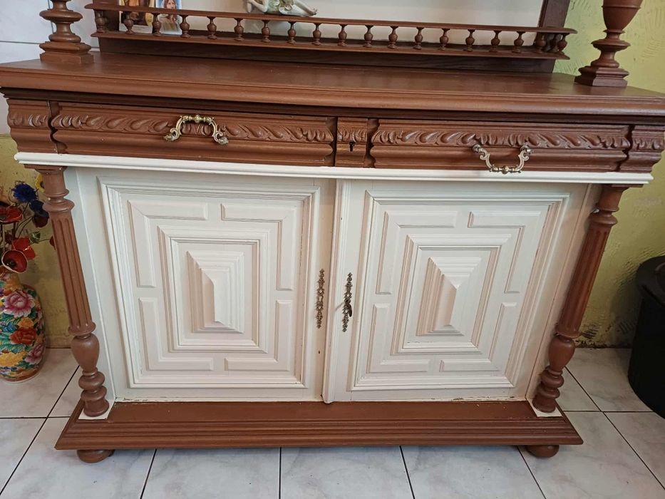 Kredens witryna serwantka bufet rzeźbiony