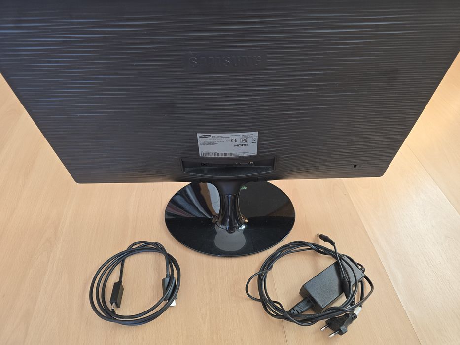 Monitor LED Samsung 24' S24D300H