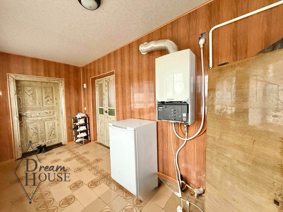 Продаж 2 поверхового цегляного будинку