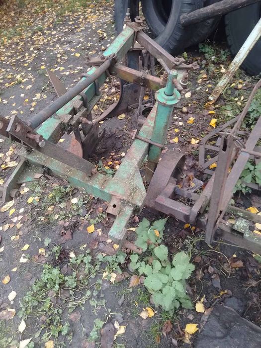 Плуг тракторний.