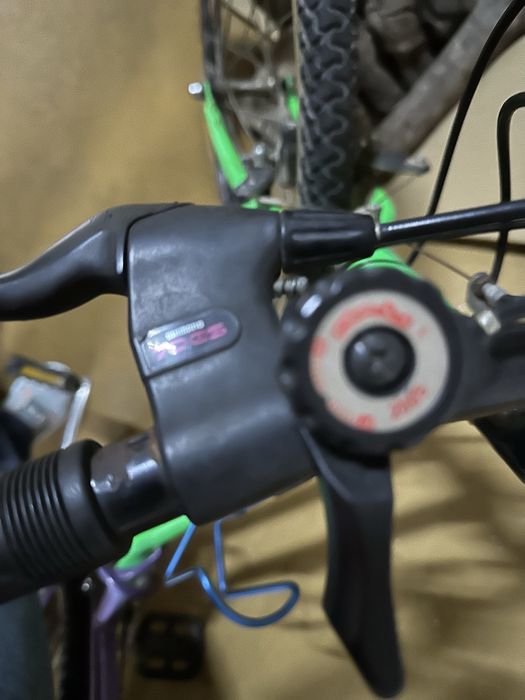 Bicicleta Shimano com 7 mudanças