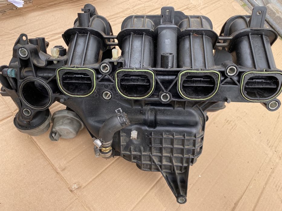 Впускный колектор Volvo v50 1.8 бензин