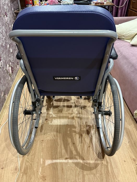 Спнітарний візок ( Інвалідний візок)Vermeiren 9300