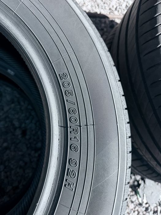 205 55 16 Yokomaha Bluearth 90% 2024 Шини Літо