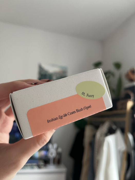 kremowy róż 01 fuzzy Freshian Egg-like Cream Blush 6.5g