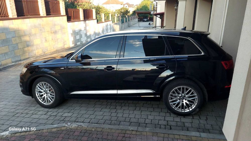 Продам AUDI Q7  2017 року