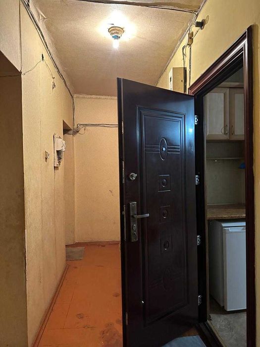 Продаж кімнати в комунальній квартирі в районі Червоного мосту