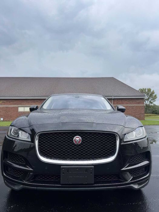 Jaguar F-PACE      2020