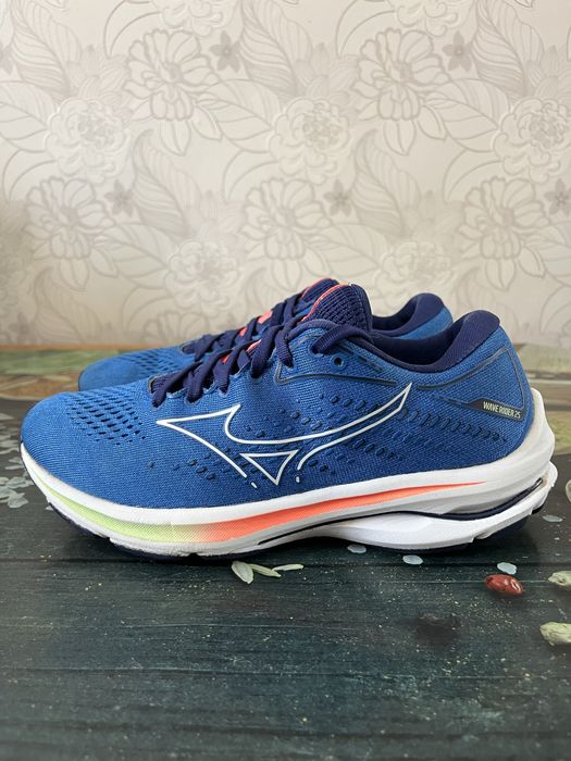 Женские  Крассовки Mizuno  Оригинал.