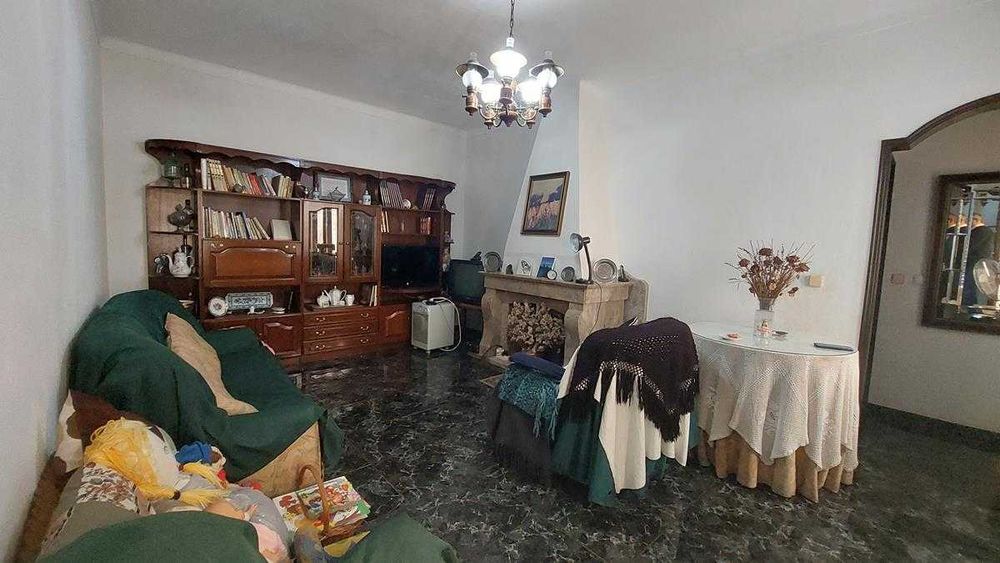 Casa de Habitação c/ logradouro em Coruche