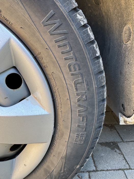 Автомобільні шини зимові Kumho Winter Craft Ice wi31 195 65 R15