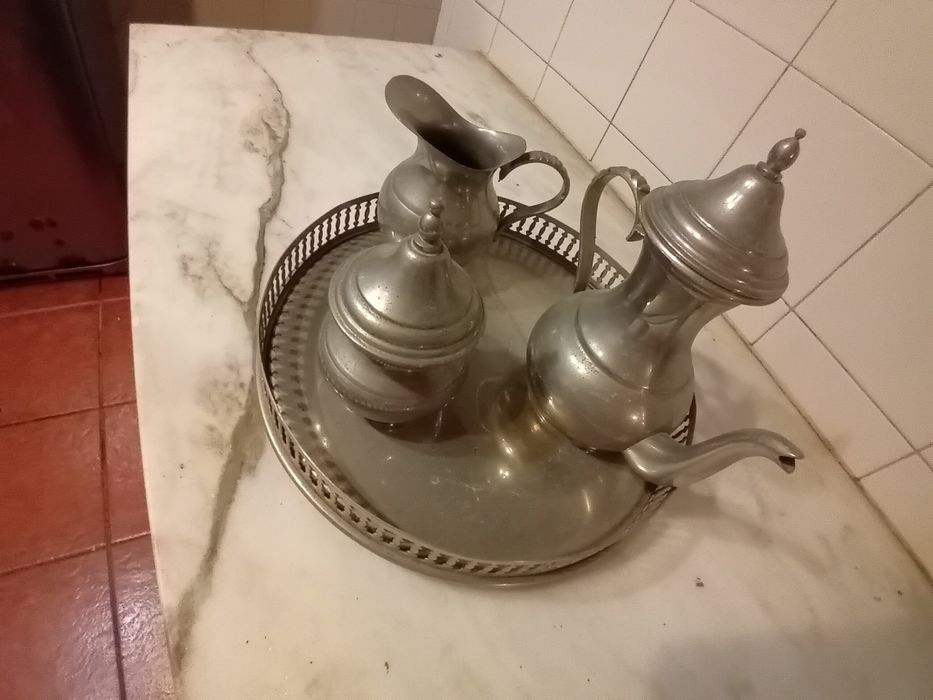 Conjunto de Peças Antigas em Estanho