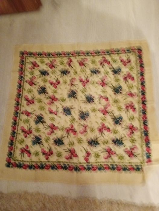 Ładna chusteczka na głowę damska