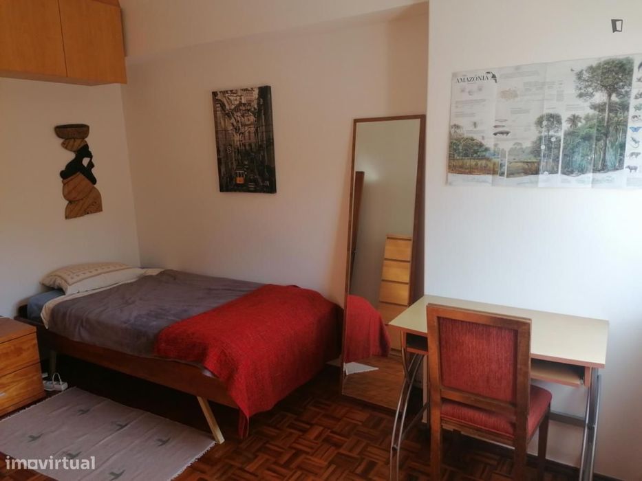 Quarto - localizado em Benfica Lisbon