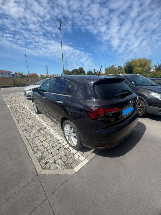 Carro fiat preto