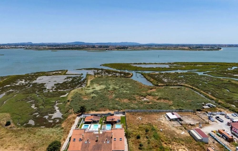 Moradia T4 piscina churrasqueira lote 741 m2