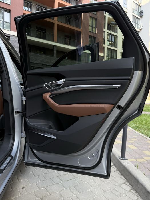 Audi e-tron 2022 VIN WA1LAAGE2PB018669 фото оголошення 14 з 24