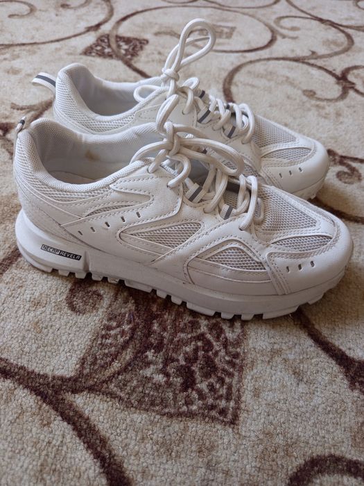 Білі кросівки р.38