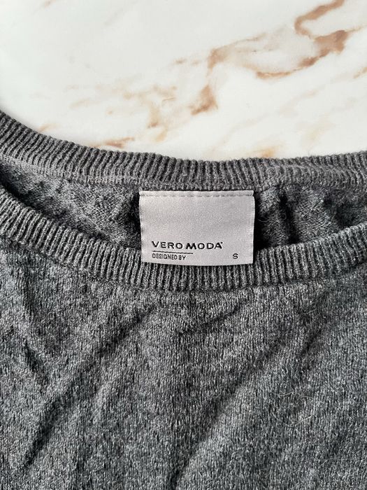 Szara bluzka z dlugim rekawem