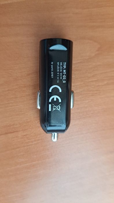 Ładowarka samochodowa z USB.