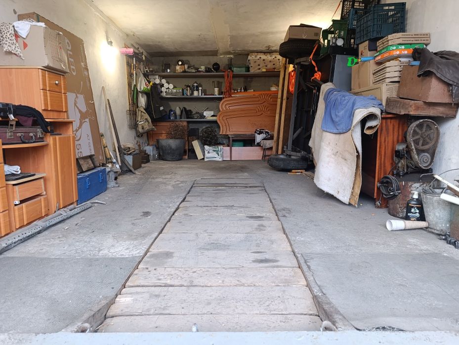 Гараж на 40 років жовтня,за 4 лікарнею.