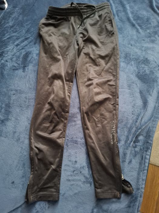 Czarne spodnie- pilka nozna
