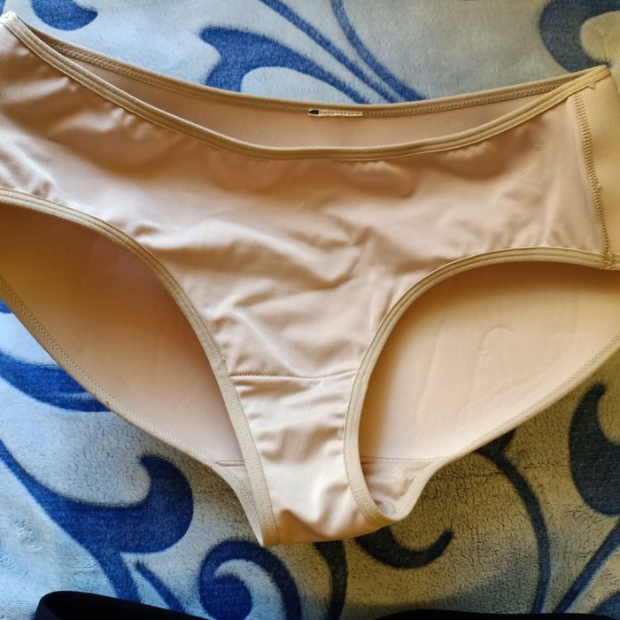 Do odbioru majtki push up, powiększające pośladki . Rozmiar L