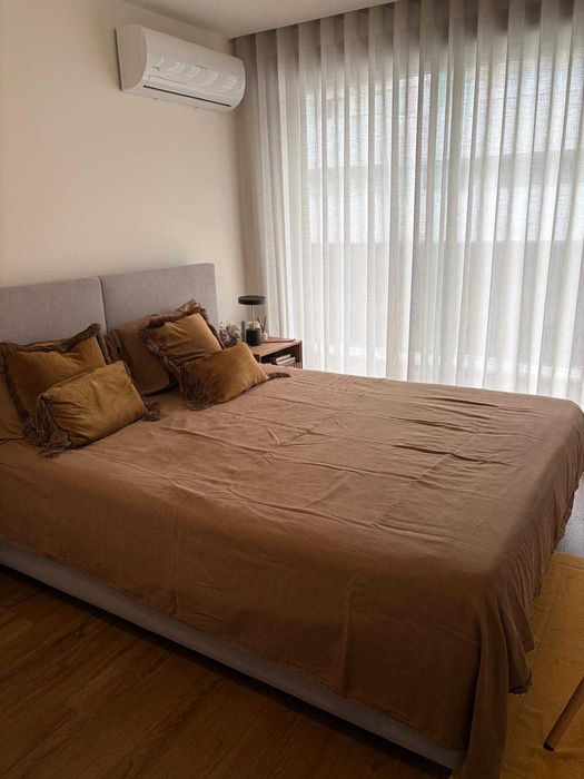 Cama de Casal completamente usado com um ano