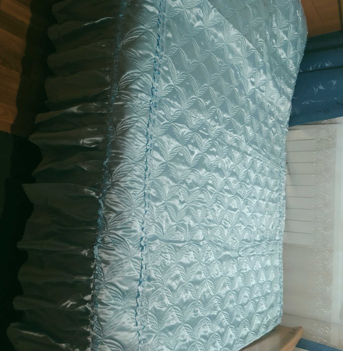 Атласное покрывало на двухспальную кровать