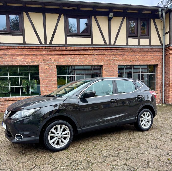 Nissan Qashqai 1,2 benzyna 115 KM . Bezwypadkowy - Czarny metalik