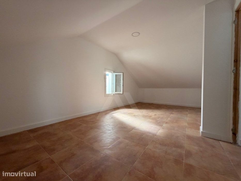 Moradia T4 em Mina de Água, Amadora