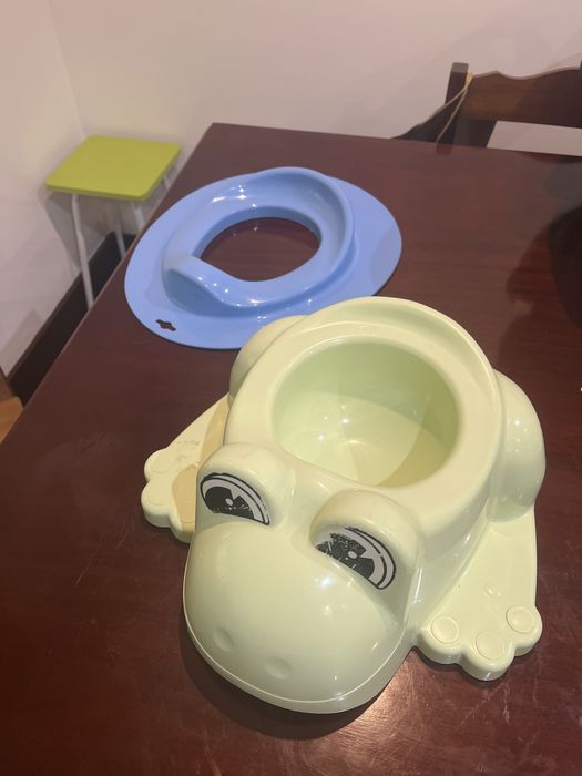 Bacio e tampa da sanita para bebe