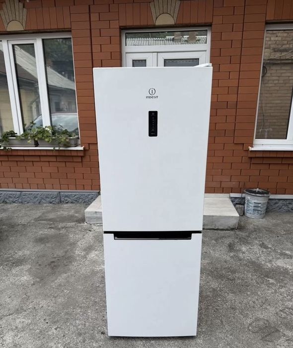 Холодильник з доставкою Indesit DF5160W, гарантія, занос