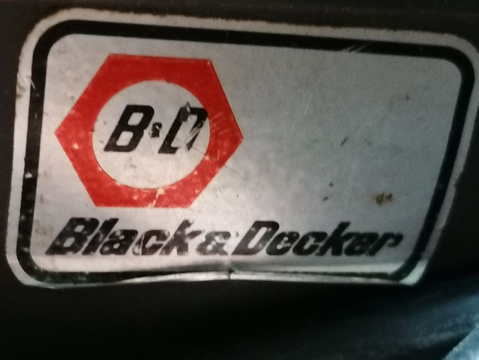 Rebarbadora Black Decker 178mm 2000W
