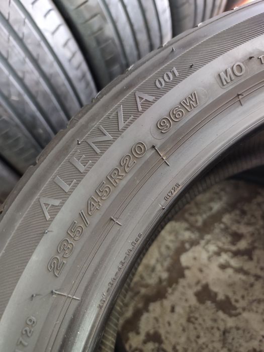 Pneus 235/45r20 Bridgestone Alenza 001 com 85% piso