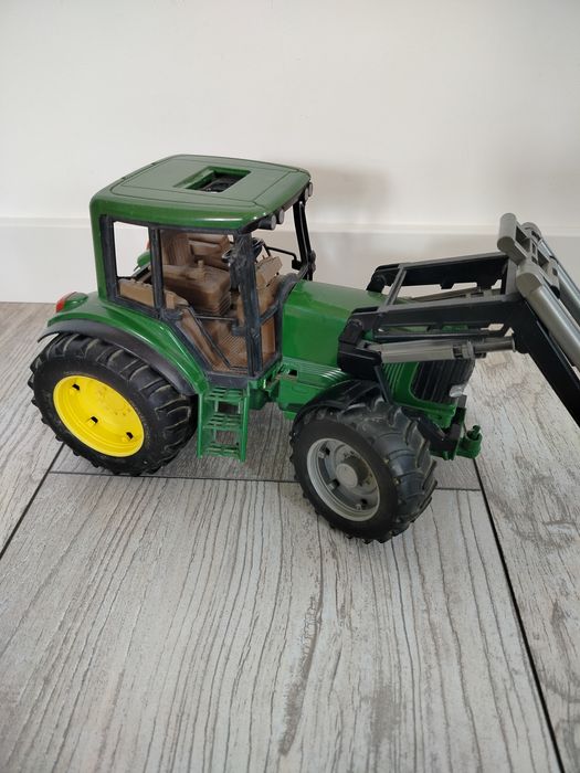 Traktor John Deere z turem