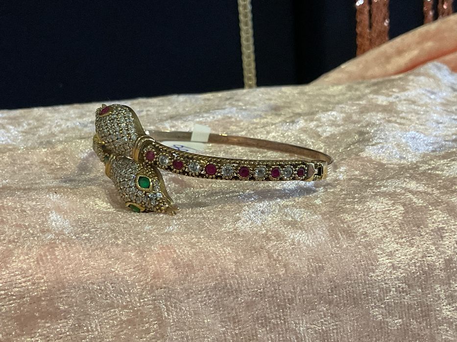 Pulseira prata com banho de ouro com feco / Mais anúncios abaixo